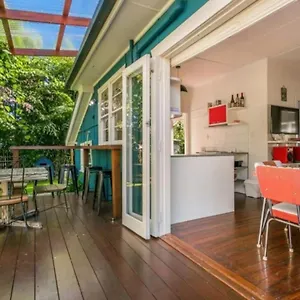 - Frankies House Holiday home Byron Bay