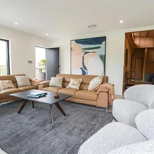 The Otium At House Holiday home Caversham